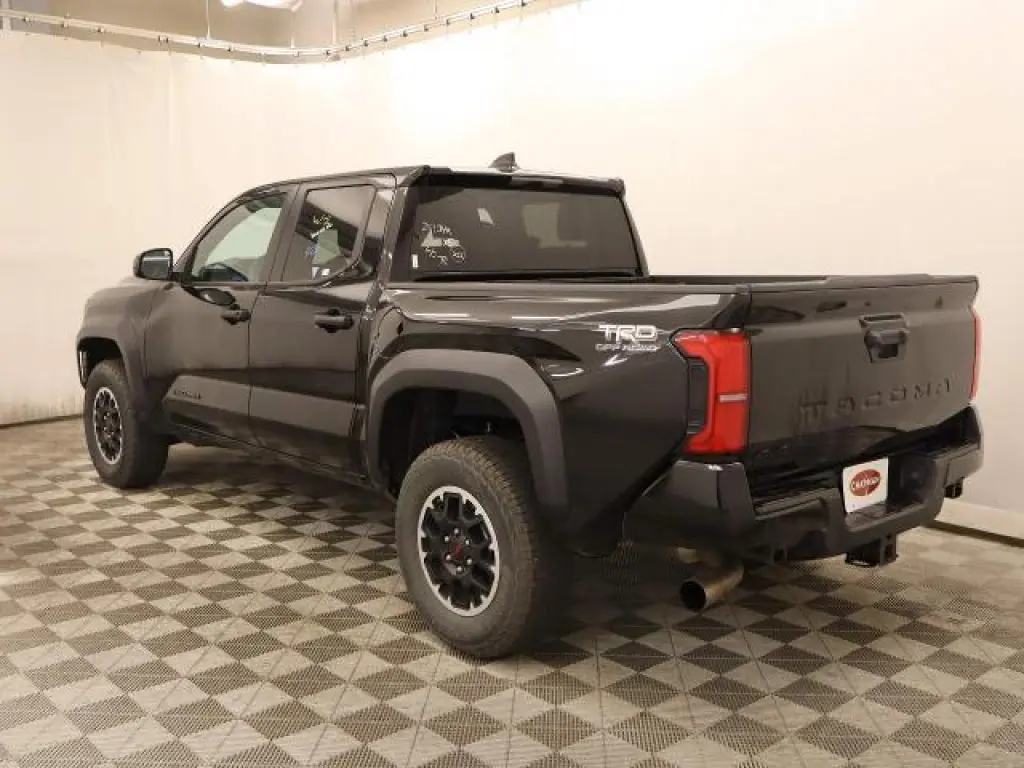 Toyota Tacoma 2024 4x4 SR5 4dr Double Cab 5.0 ft SB