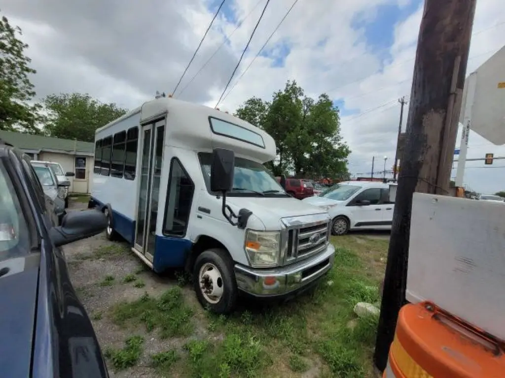 2009 FORD E350 SUPER DUTY CUTAWAY