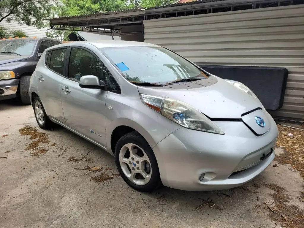 2011 NISSAN LEAF