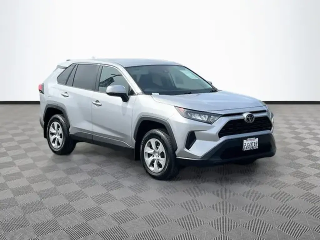 Toyota RAV4 2022 LE 4dr SUV