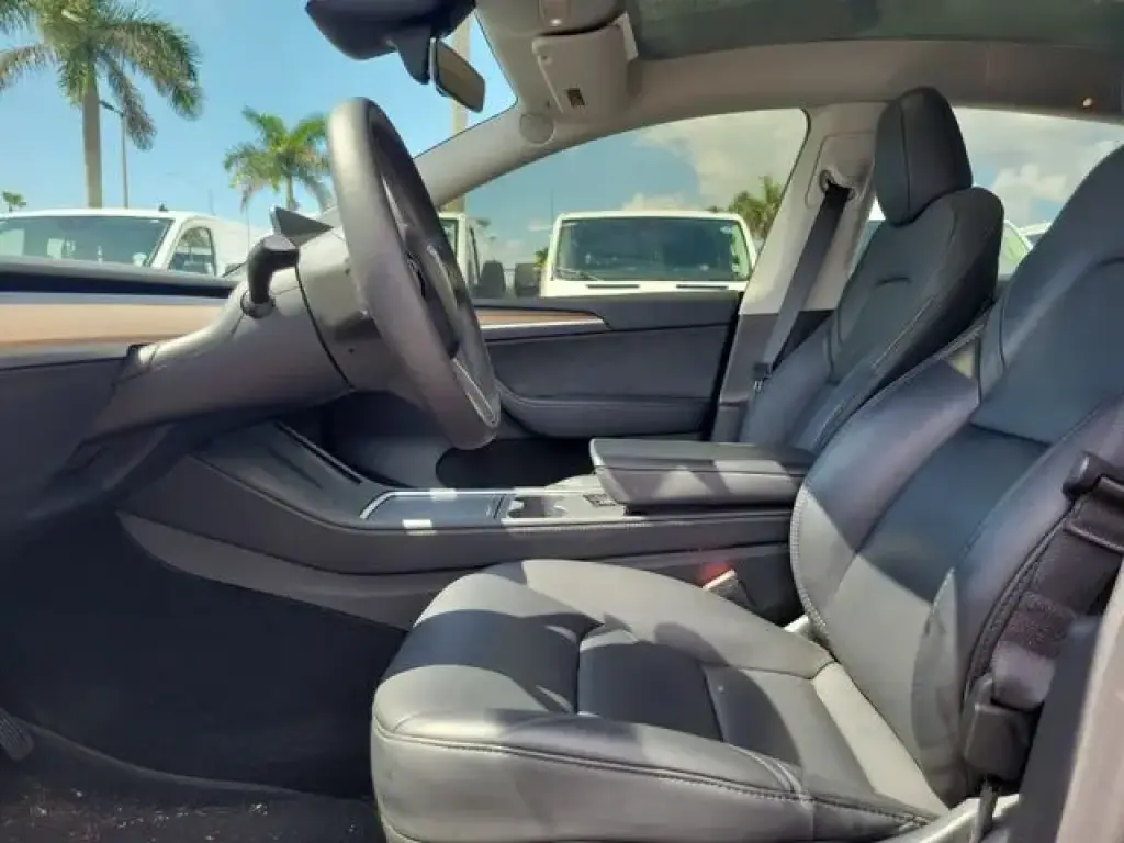 Tesla Model Y 2024 Long Range 4dr Crossover