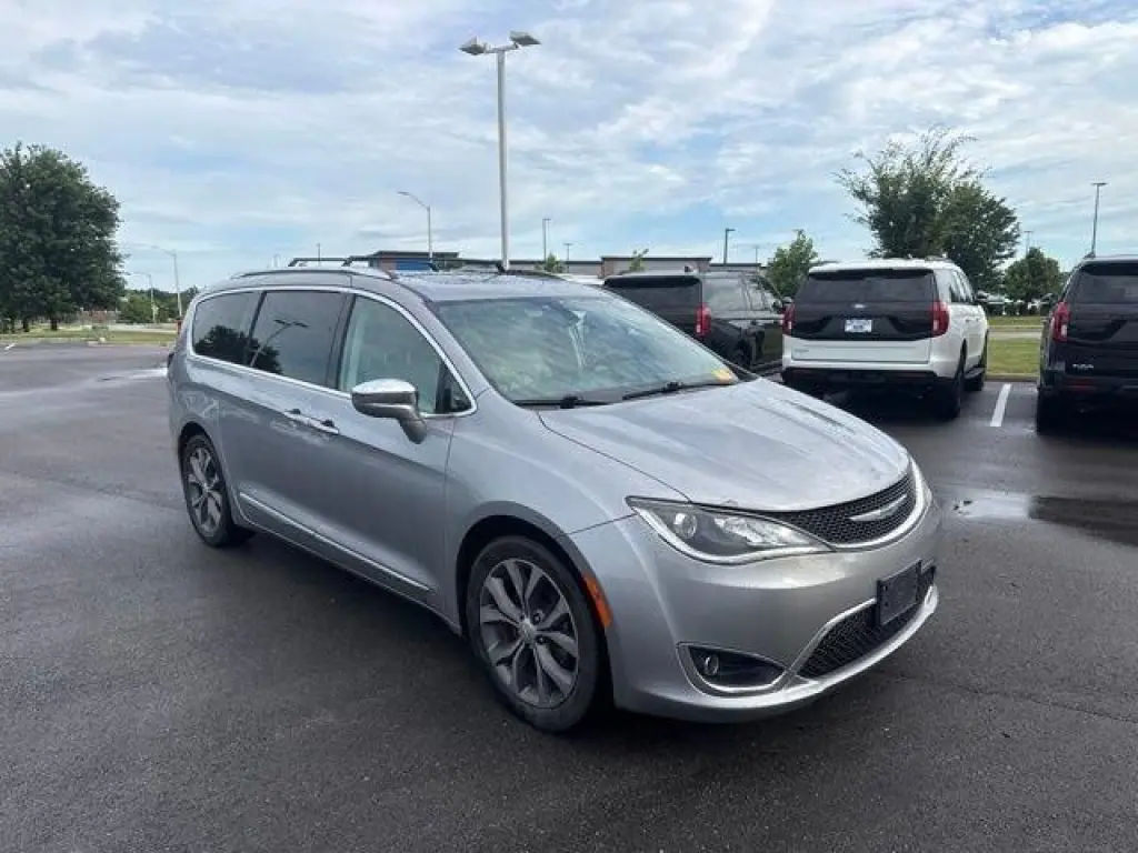 Chrysler Pacifica 2017 Limited 4dr Mini-Van