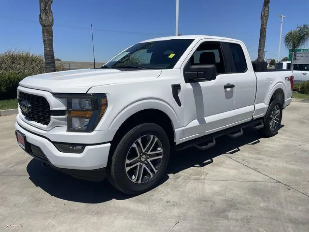 Ford F-150 2023 4x4 XLT 4dr SuperCab 6.5 ft. SB
