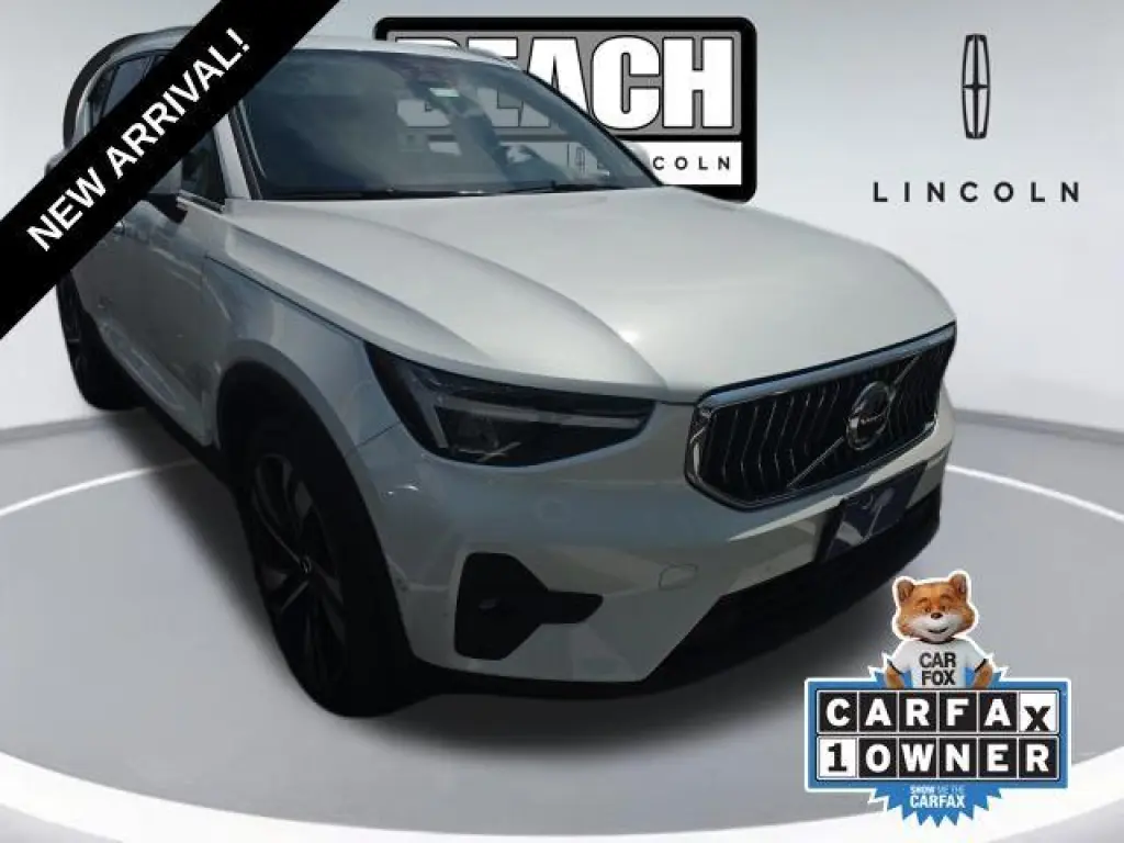 Volvo XC40 2023 AWD B5 Plus Bright Theme 4dr SUV