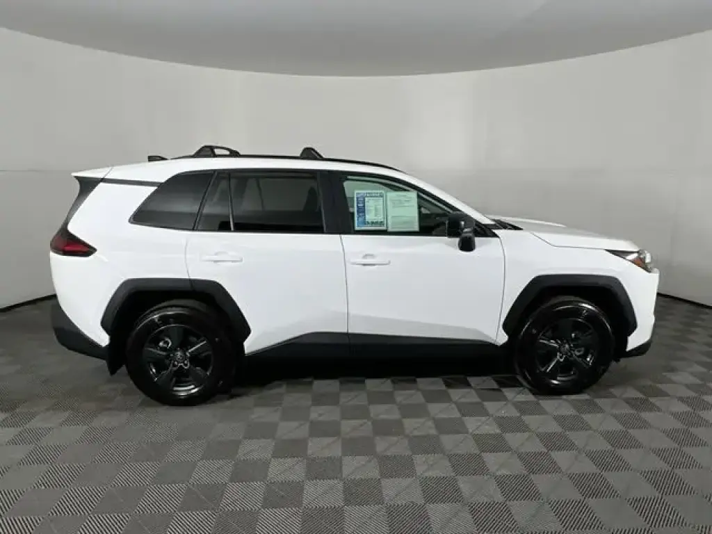 Toyota RAV4 2026 LE 4dr SUV