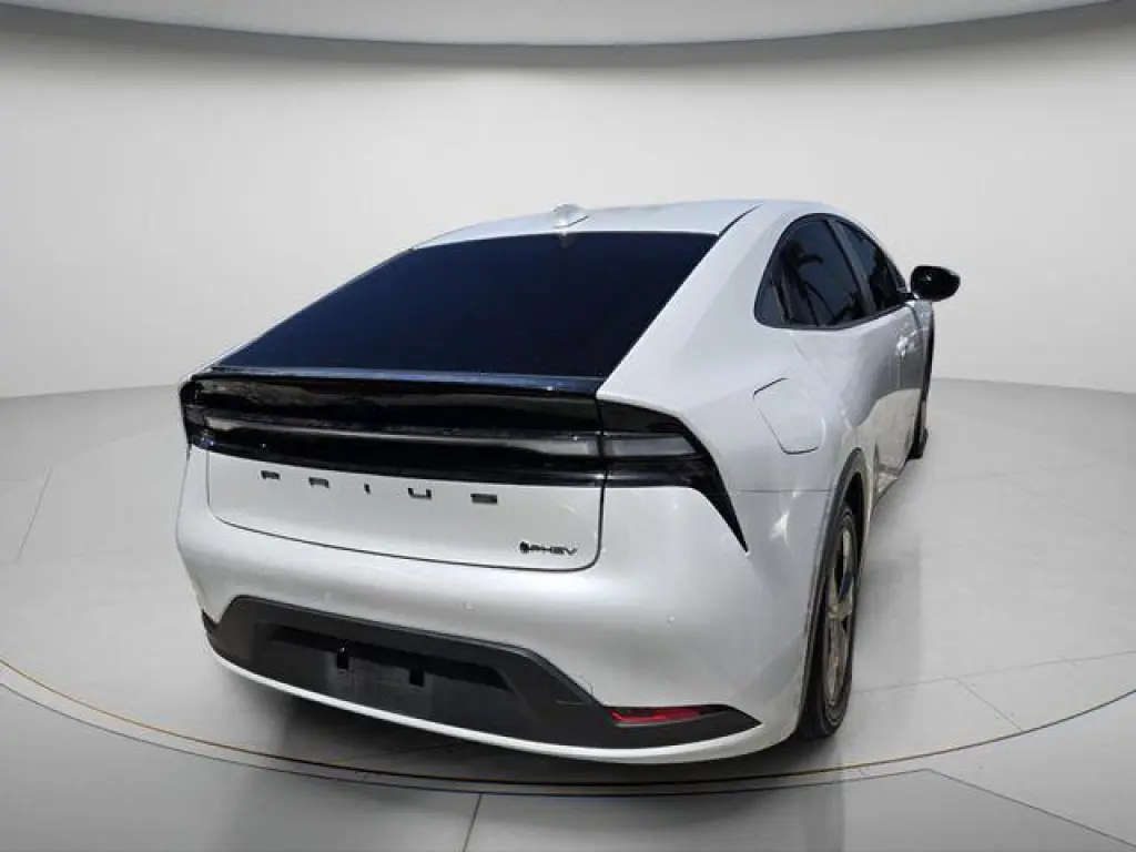 Toyota Prius Plug-in Hybrid 2025 SE 4dr Hatchback