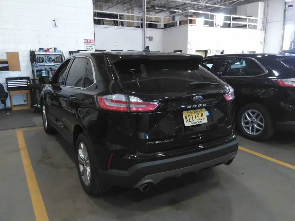 Ford Edge 2023 AWD Titanium 4dr Crossover