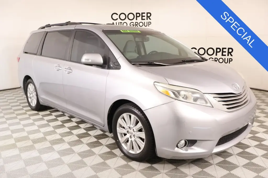 Toyota Sienna 2017 XLE 7-Passenger Auto Access Seat 4dr Mini-Van