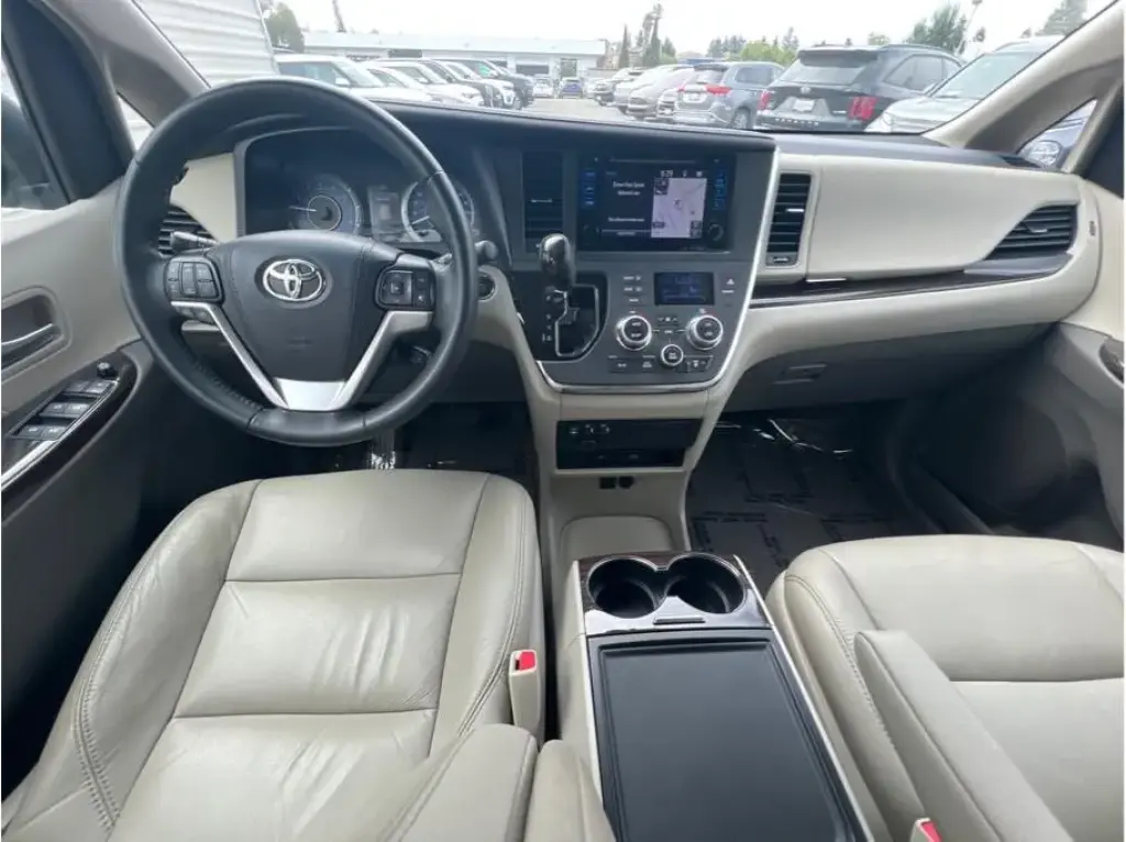 Toyota Sienna 2017 XLE 7-Passenger Auto Access Seat 4dr Mini-Van