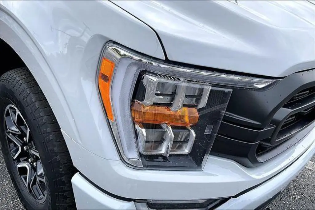 Ford F-150 2023 4x4 Lariat 4dr SuperCrew 5.5 ft. SB
