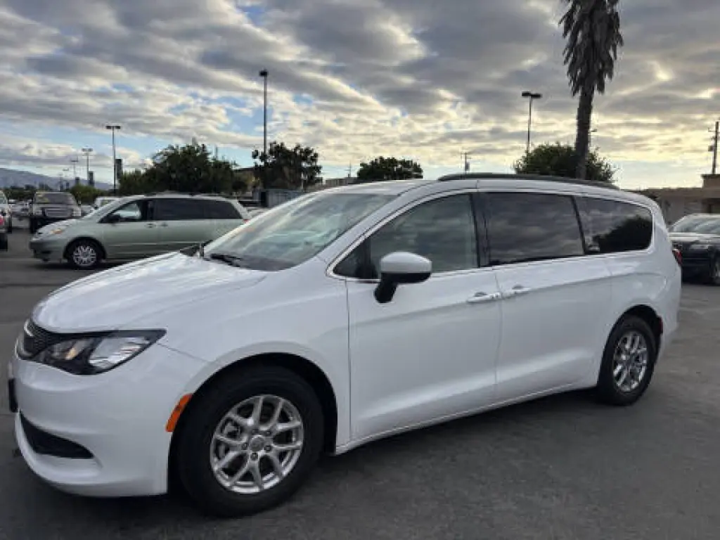 2021 Chrysler Voyager