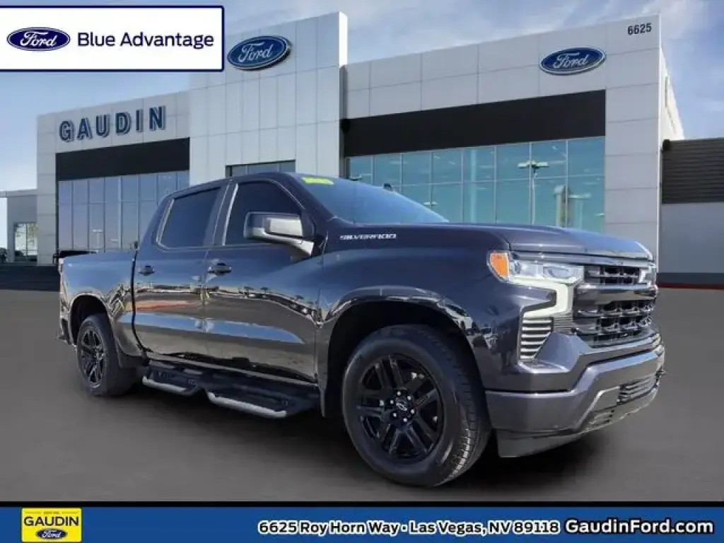 Chevrolet Silverado 1500 2023 4x2 RST 4 puertas Cabina Crew 5.8 pies. Caja corta
