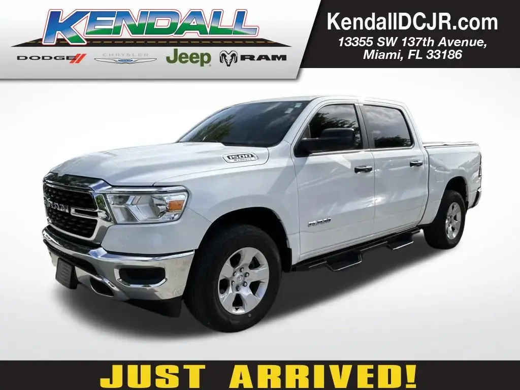 Ram 1500 2023 4x4 Big Horn 4 puertas Cabina Crew 5.6 pies. Pickup SB