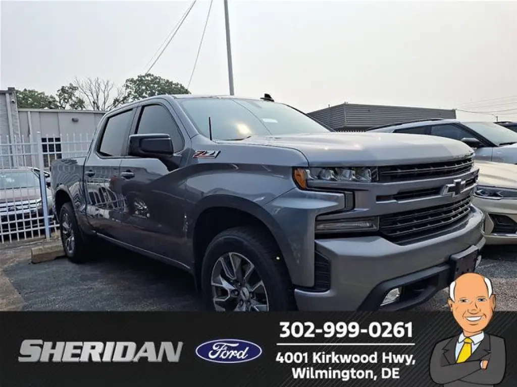 Chevrolet Silverado 1500 2021 4x4 RST 4 puertas Cabina Crew 5.8 pies. Caja corta