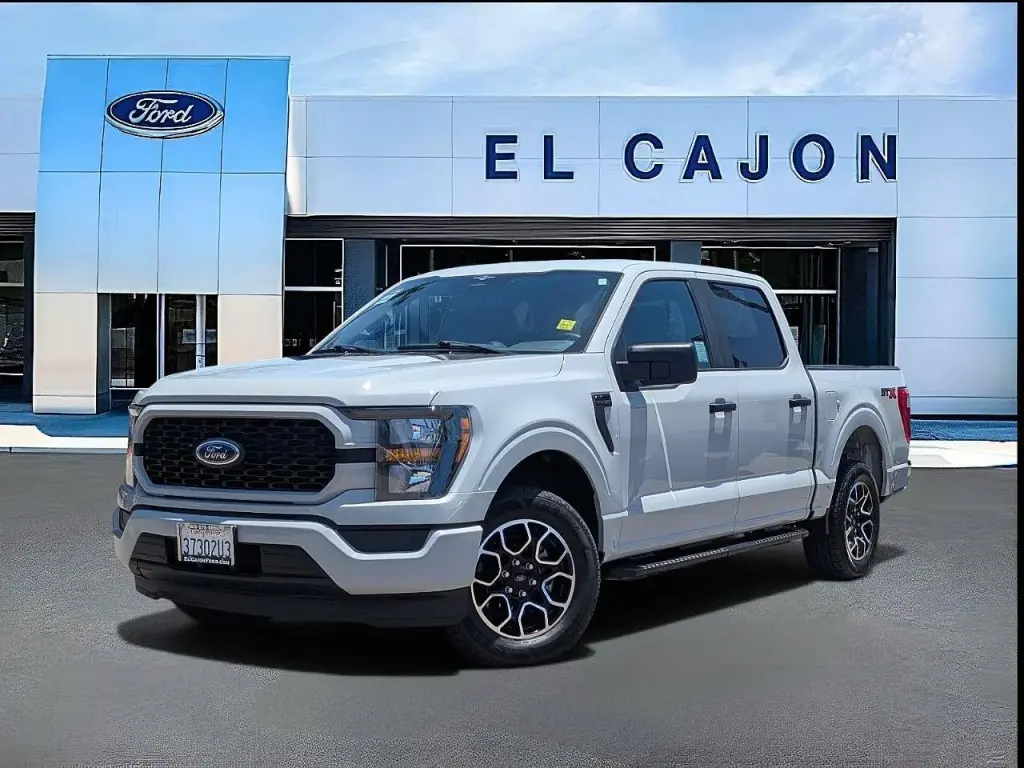 Ford F-150 2023 4x2 XL 4 puertas SuperCrew 5.5 pies. SB