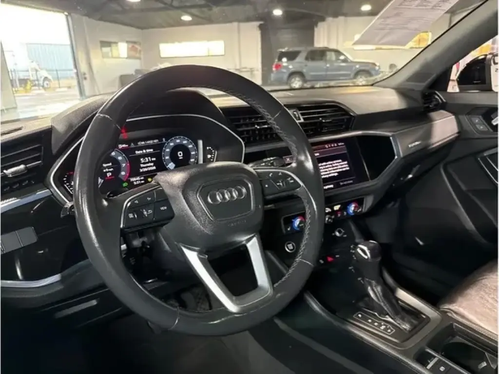 2022 Audi Q3 45 TFSI S line Pr