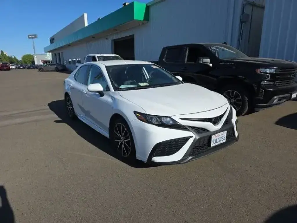 Toyota Camry 2024 SE 4 puertas Sedan