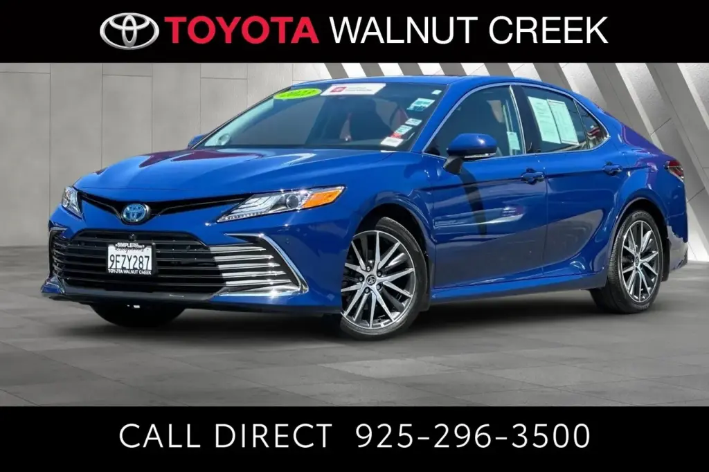 Toyota Camry Híbrido 2023 XLE 4 puertas Sedan