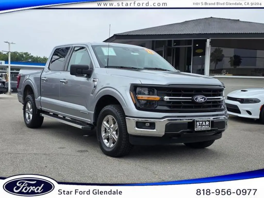 Ford F-150 2025 4x4 XLT 4 puertas SuperCrew 5.5 pies. SB
