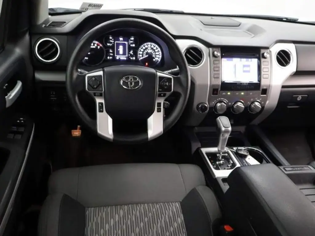Toyota Tundra 2019 4x4 SR5 4dr CrewMax Cab Pickup SB (5.7L V8)