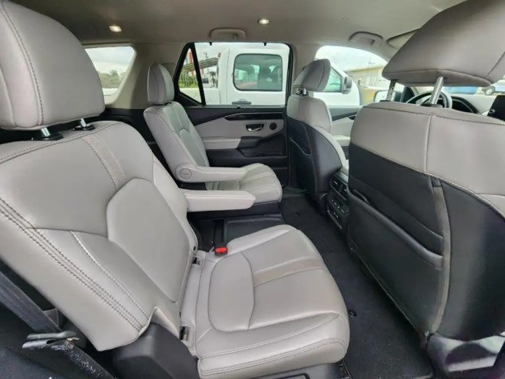 Honda Pilot 2023 EX-L 4dr SUV w/Rear Captain's Chairs