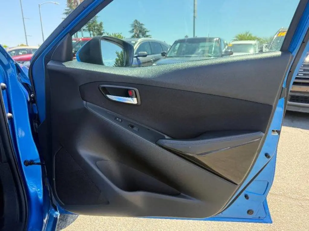 Toyota Yaris iA 2017 4dr Sedan 6A