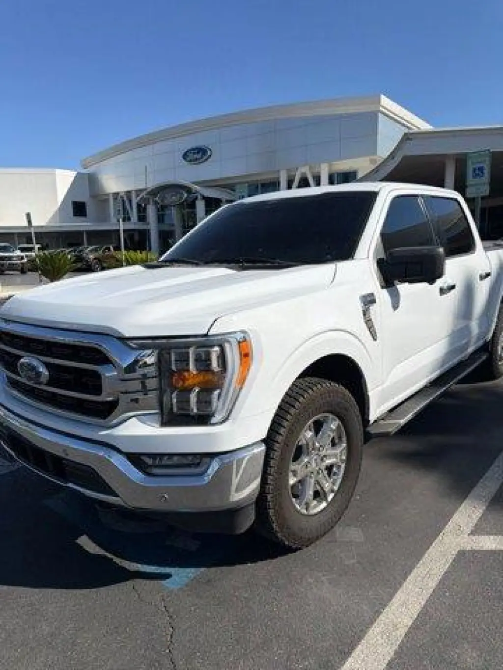 Ford F-150 2022 4x4 XL 4dr SuperCrew 5.5 ft. SB