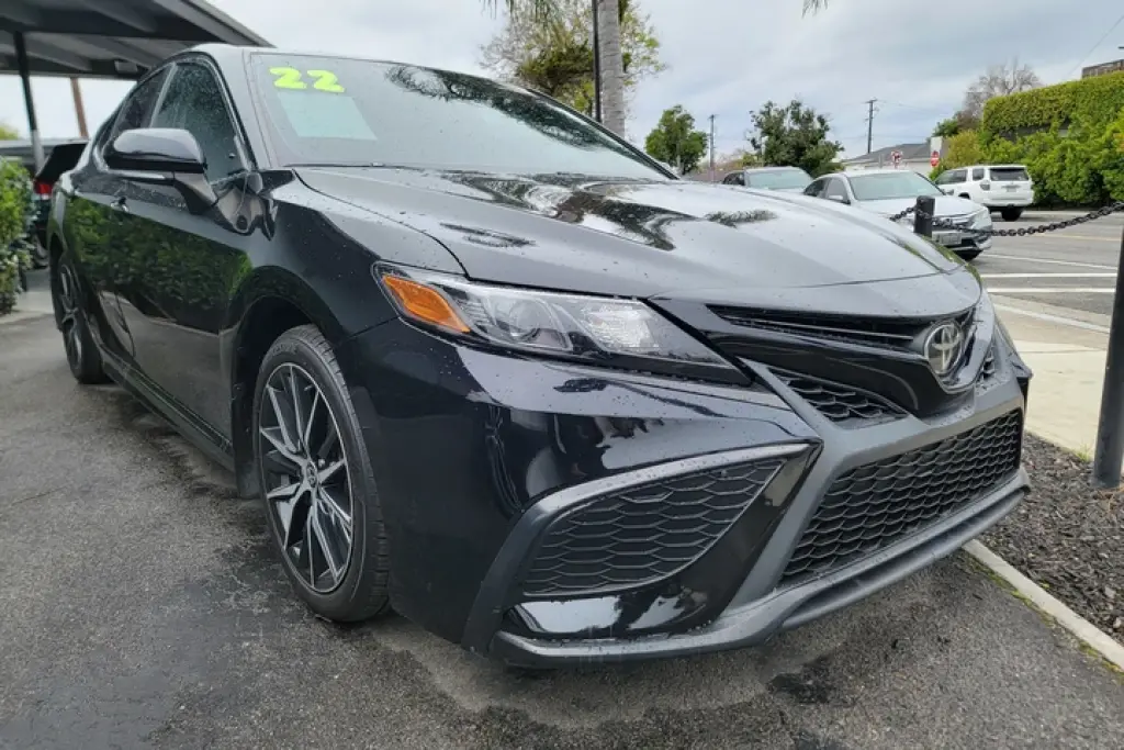 2022 Toyota Camry SE Sedan