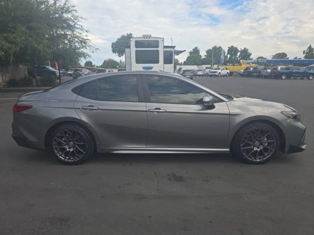 Toyota Camry 2025 SE 4dr Sedan