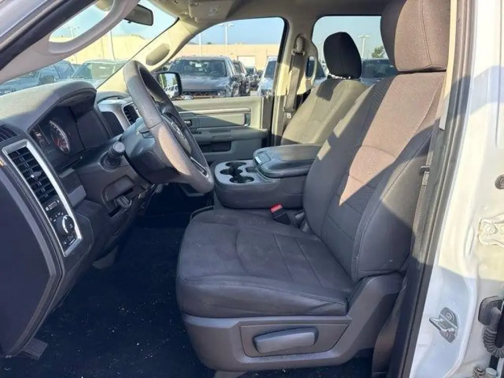 Ram 1500 Classic 2019 4x4 SLT 4dr Crew Cab 5.5 ft. SB Pickup