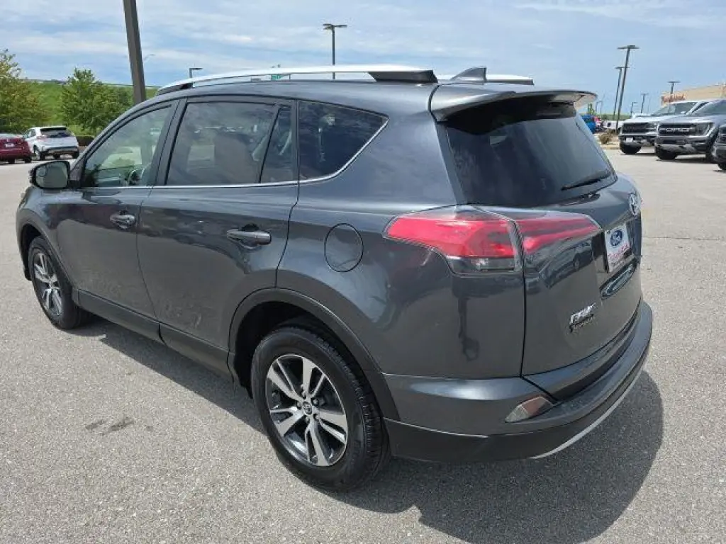 Toyota RAV4 2016 XLE 4dr SUV