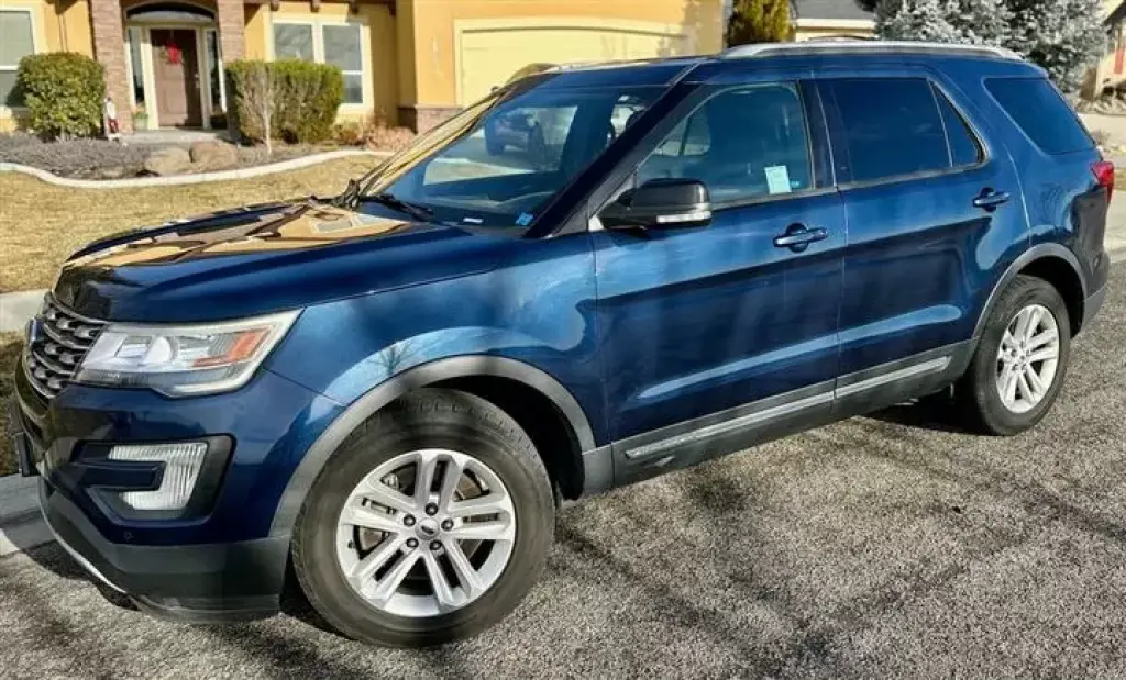 2017 EXPLORER XLT SUV