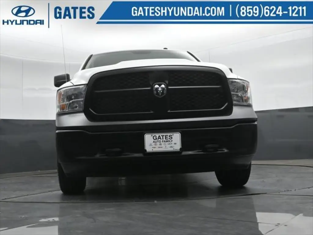 Ram 1500 Classic 2019 4x4 Tradesman 4p Camión Cabina Completa 5.5 pies ST Pickup