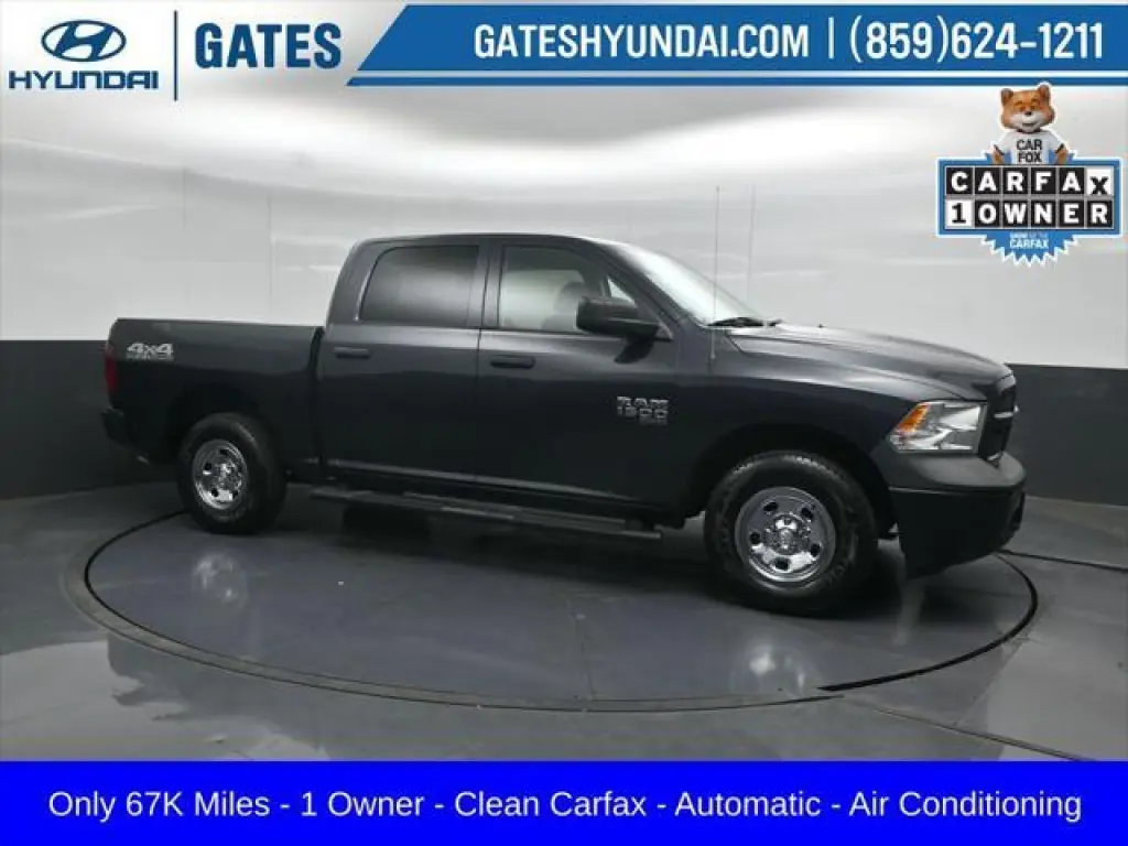 Ram 1500 Classic 2019 4x4 Tradesman 4p. Cabina de Conductor 5.5 pies SBT Camioneta