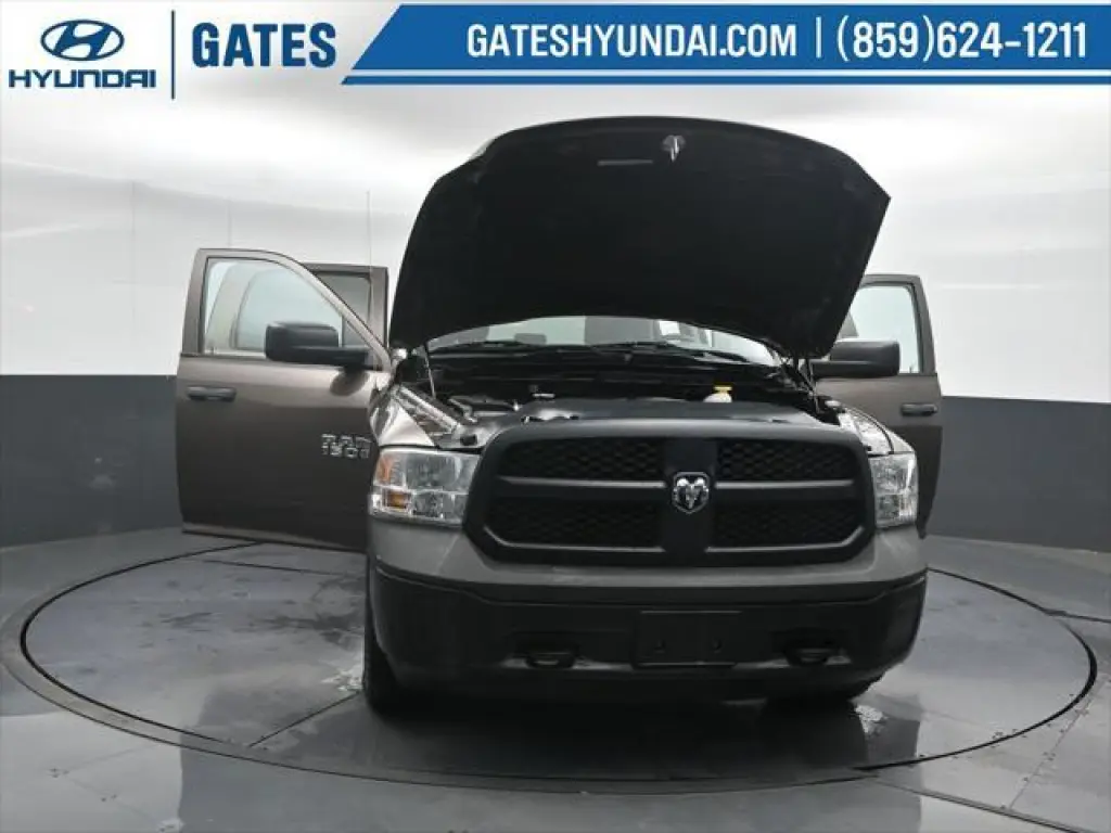 Ram 1500 2018 4x4 Tradesman 4p. Cabina Doble 5.5 pies ST Camioneta