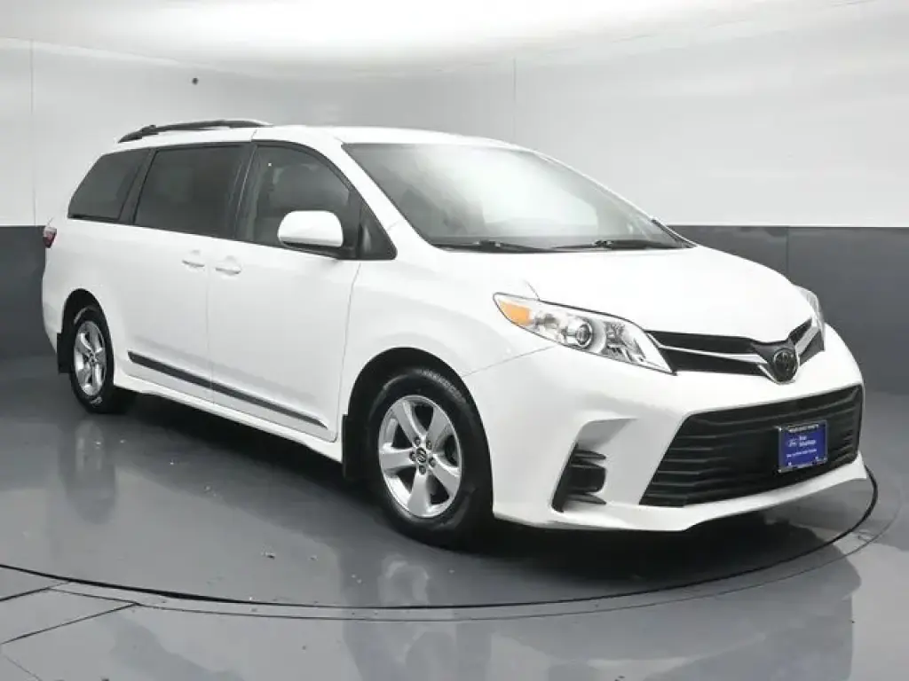 Toyota Sienna 2018 LE 7-Pasajeros Asiento Automático 4p Minivan