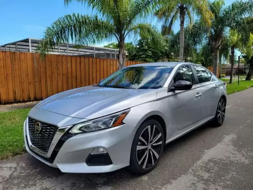 2022 Nissan Altima SR