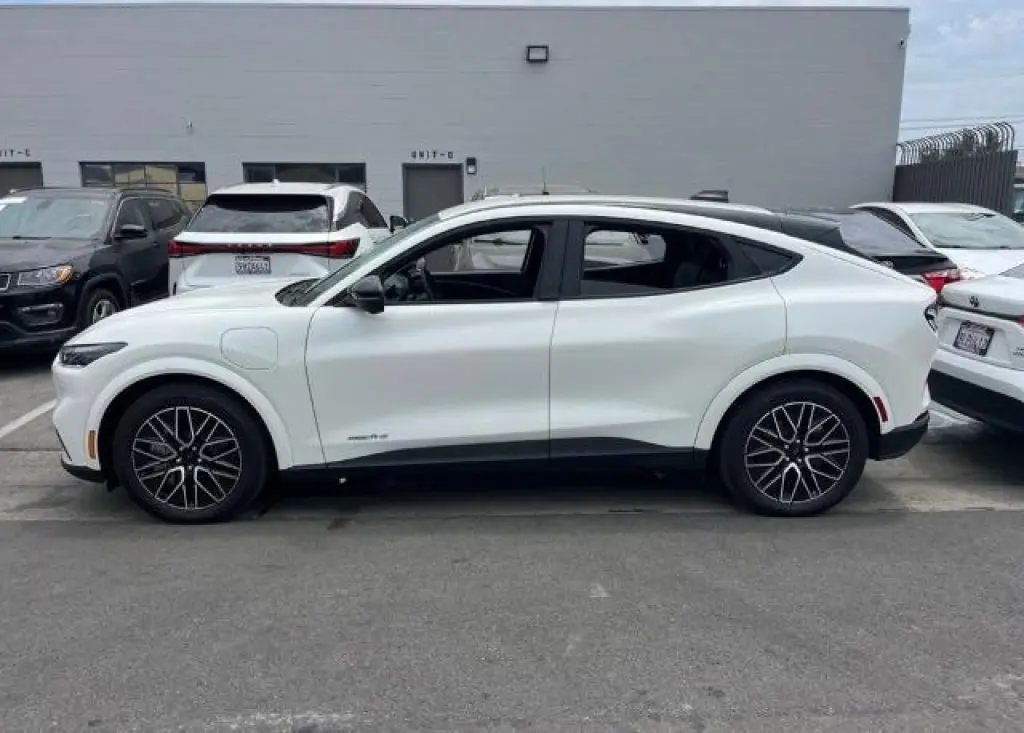 Ford Mustang Mach-E 2025 Premium 4dr SUV