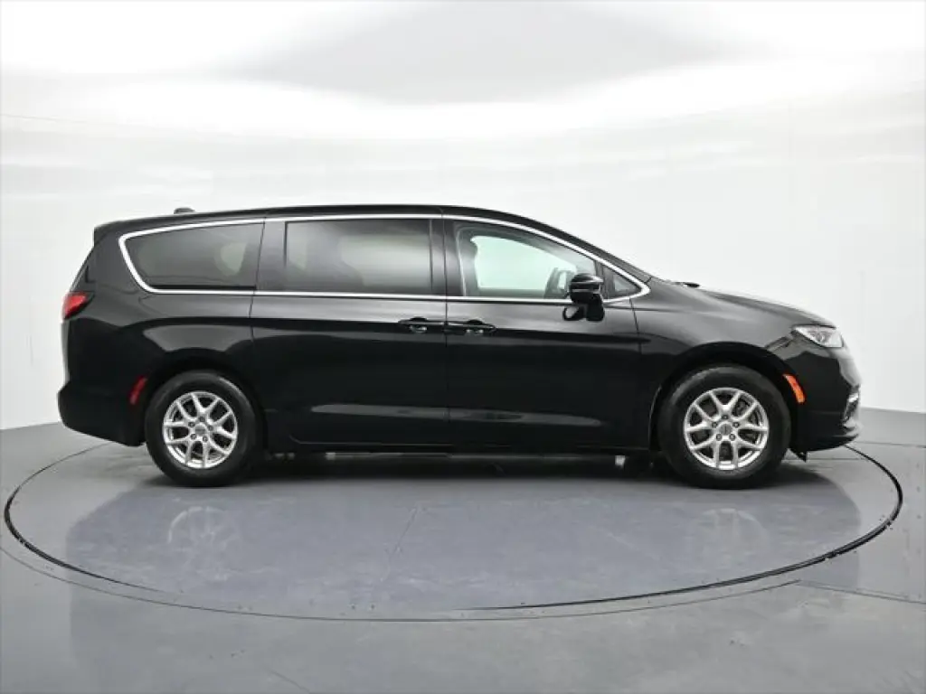 Chrysler Pacifica 2024 Touring L Minivan 4p