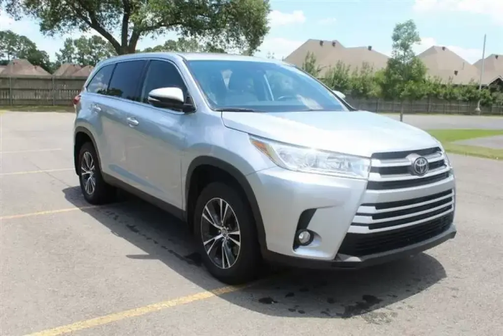 2019 Toyota Highlander LE +