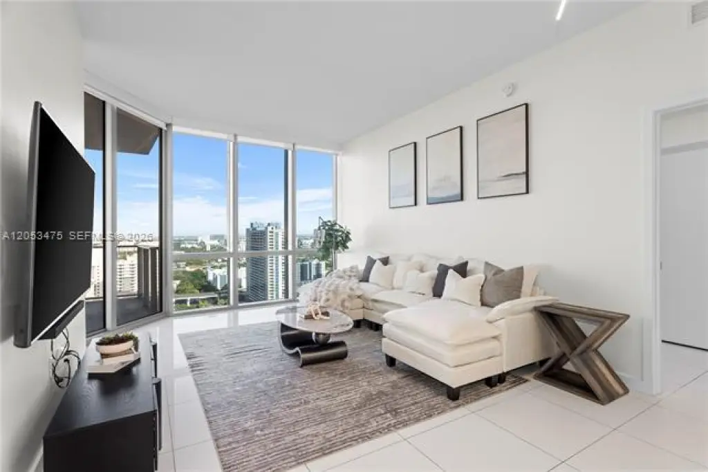 Propiedad en alquiler con 2 habitaciones y 3 baños en Miami