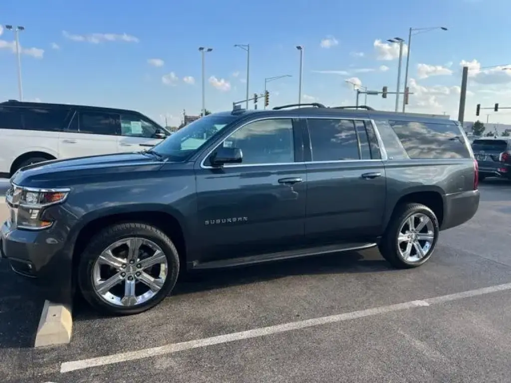 Chevrolet Suburban 2019 4x4 LT SUV 4 puertas