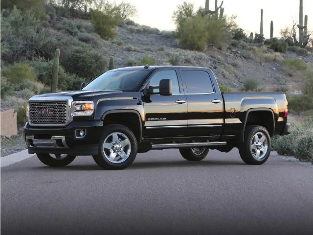 GMC Sierra 2500HD 2015 4x4 Denali 4p Cabadilla Crew Cab SB