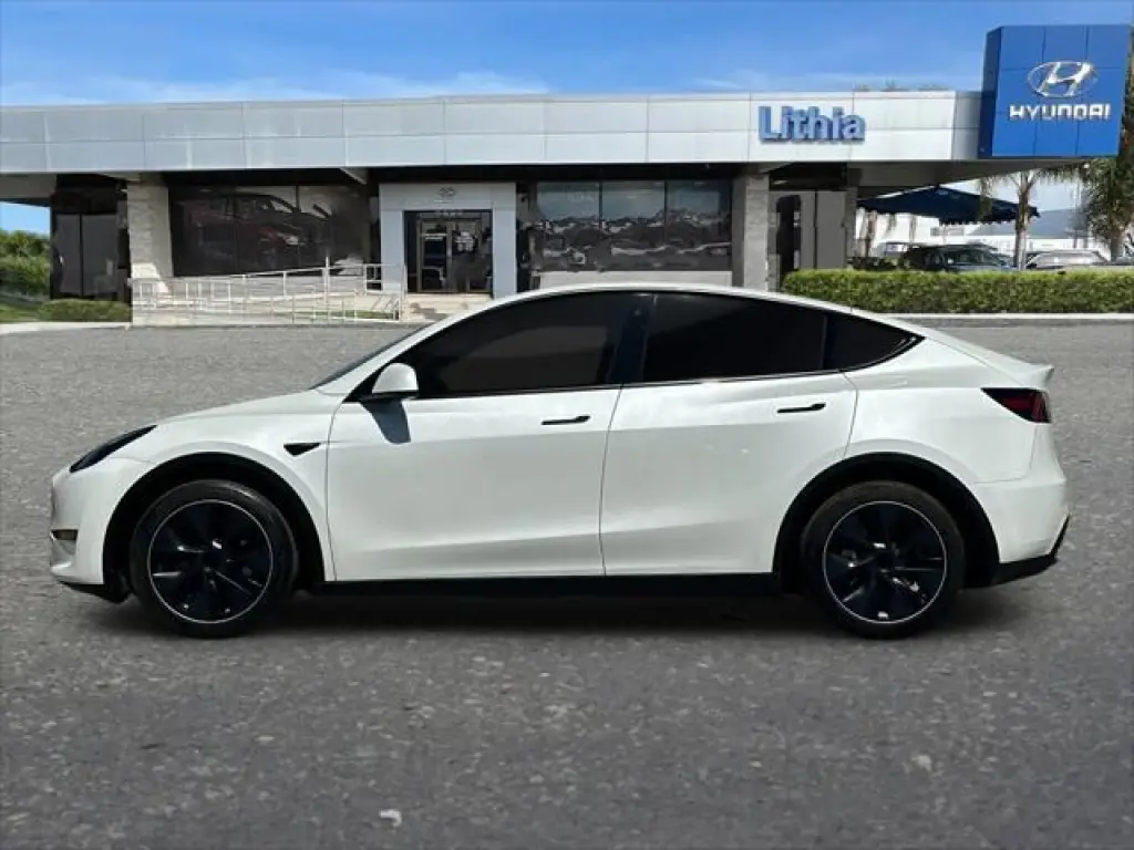 Tesla Model Y 2023 AWD Long Range 4dr Crossover