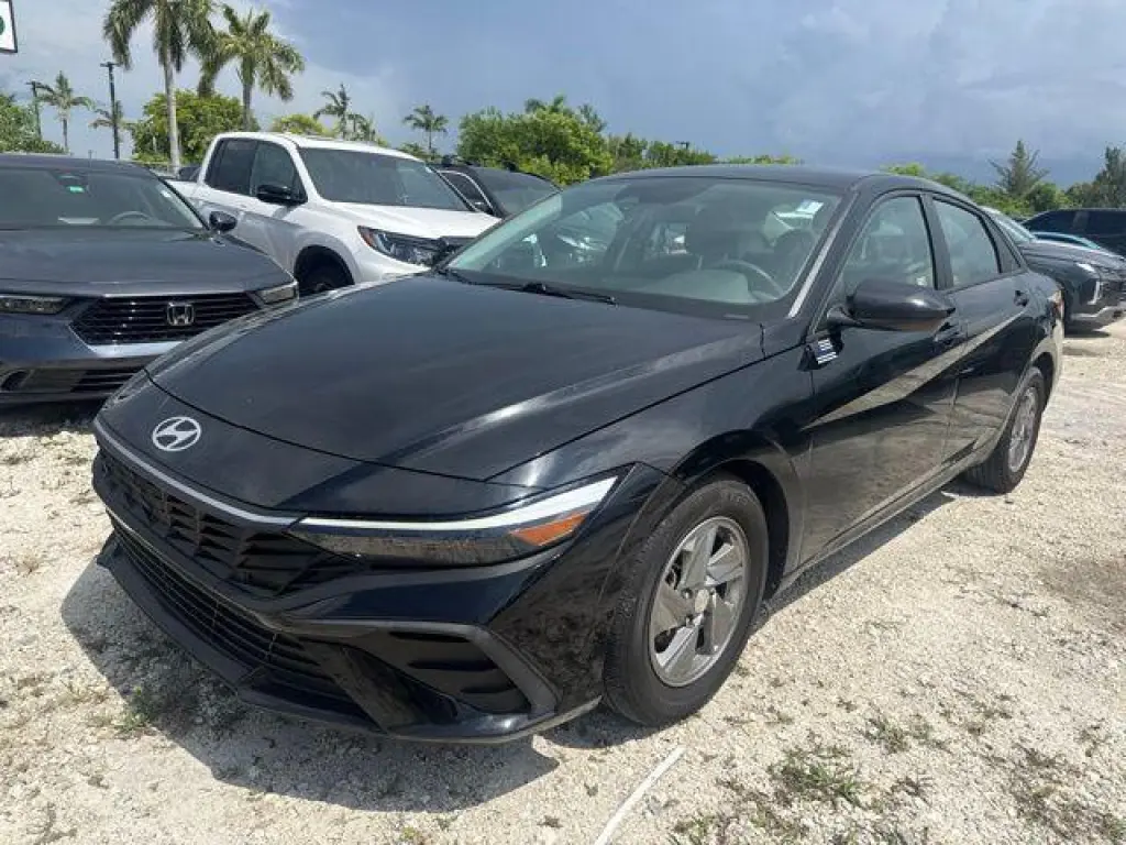 Hyundai ELANTRA 2025 SE 4dr Sedan