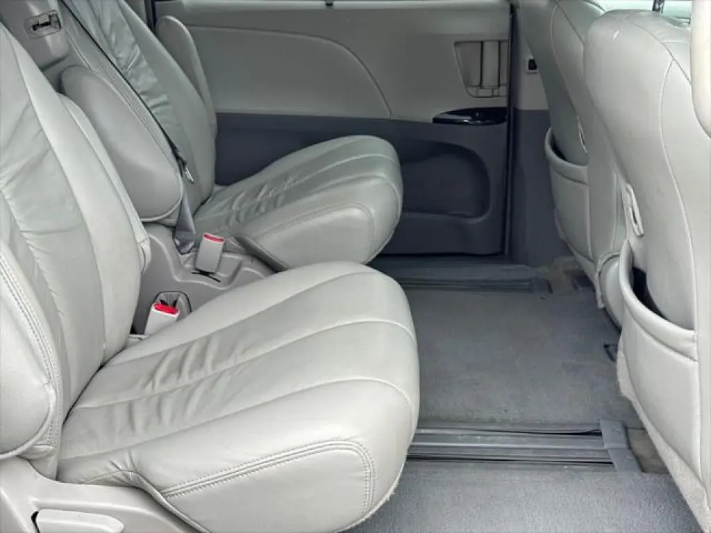 Toyota Sienna 2014 LE 7-Passenger Auto Access Seat 4dr Mini-Van