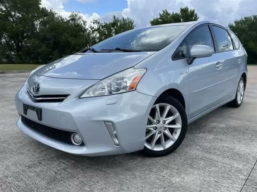 Prius V Class III --- 2013