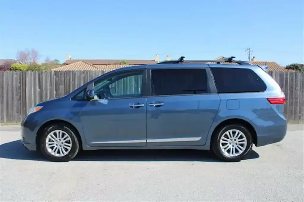 2017 Toyota Sienna XLE