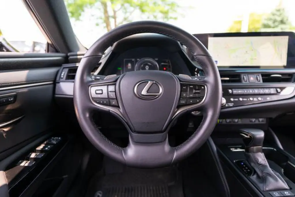 Lexus ES 300h 2023 4dr Sedan