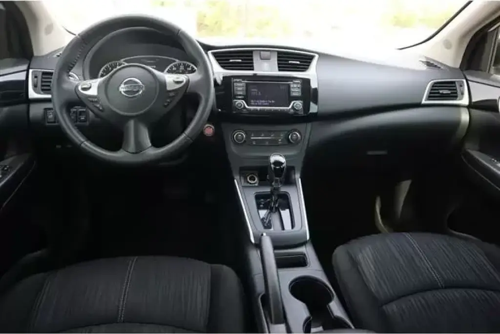 Sentra SV -- 2017 -- Nissan